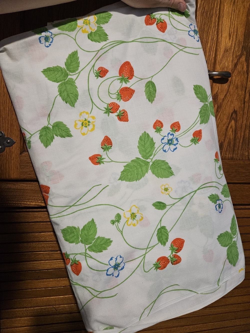Vintage 70s Queen Sized Cannon Monticello "Very Berry Strawberry" Sheet Set